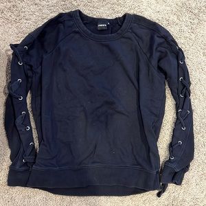 Mono B Comfy Long Sleeve- Size: Medium (Juniors)